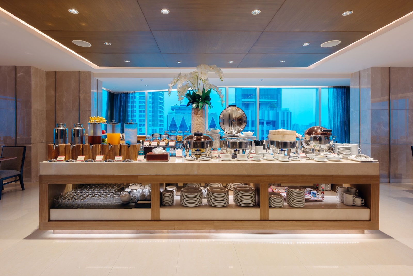 Eastin Grand Hotel Sathorn Executive Club Lounge Buffet Table