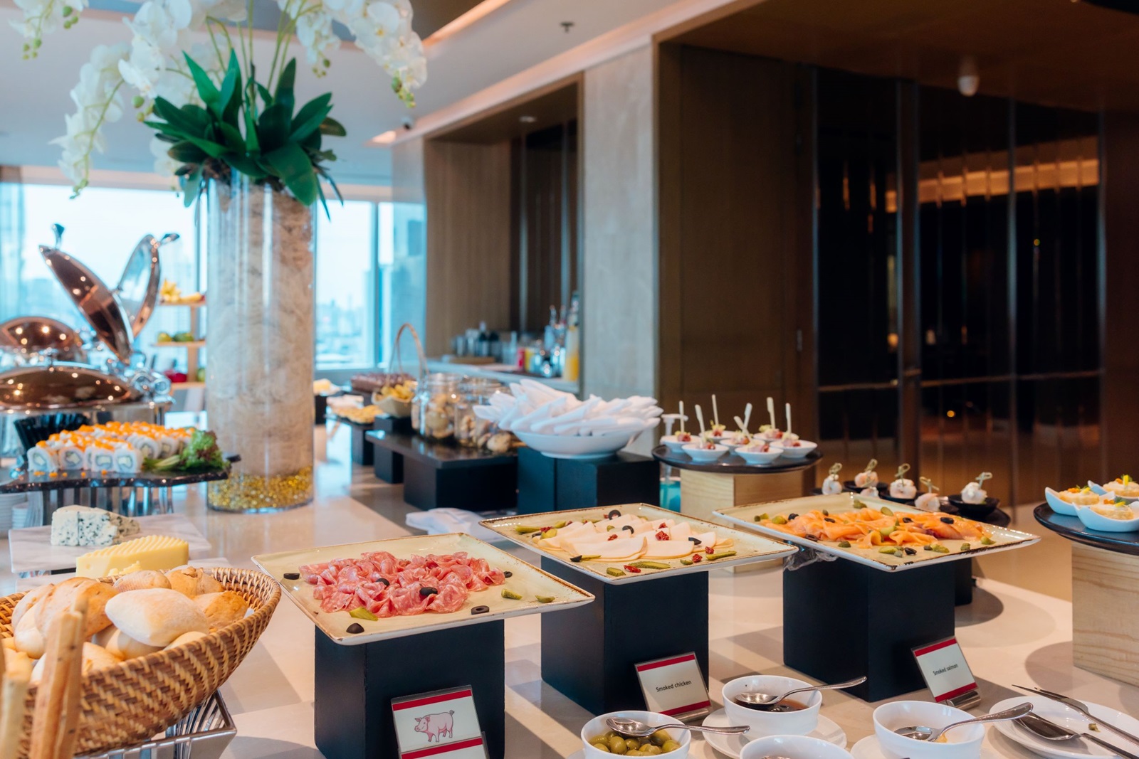 Eastin Grand Hotel Sathorn Executive Club Lounge Food Display