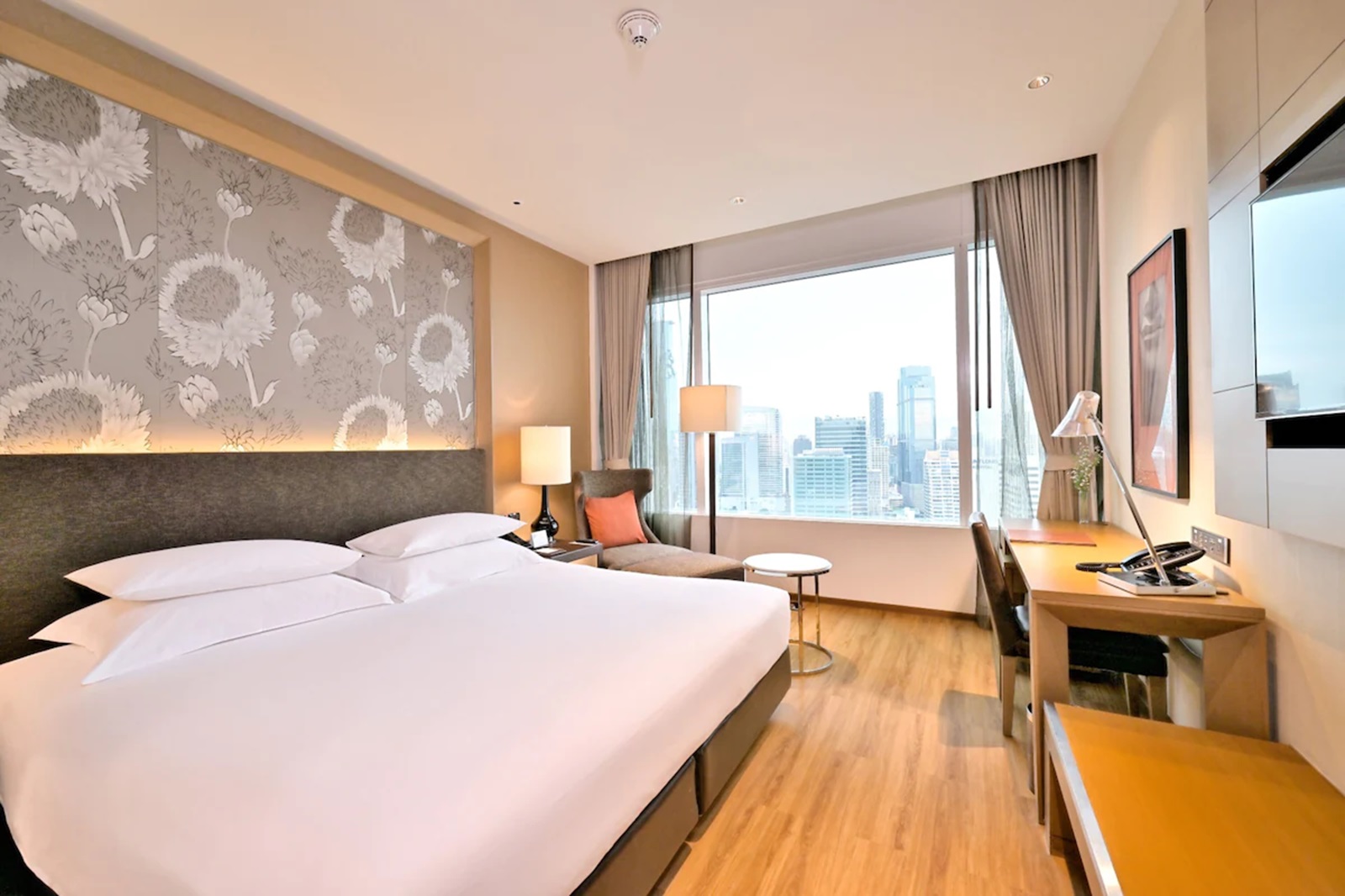 Eastin Grand Hotel Sathorn King Bedroom View