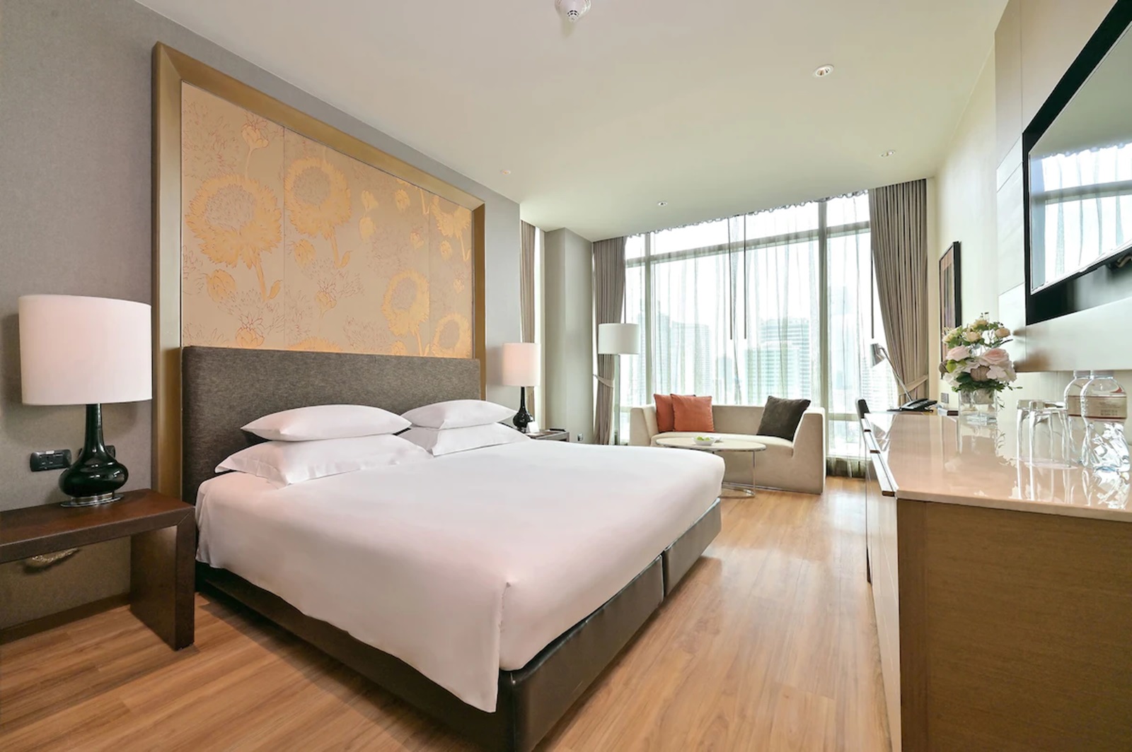 Eastin Grand Hotel Sathorn King Bedroom