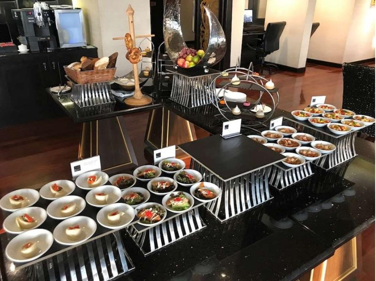 Swissotel Bangkok Ratchada Executive Club Lounge Canapes