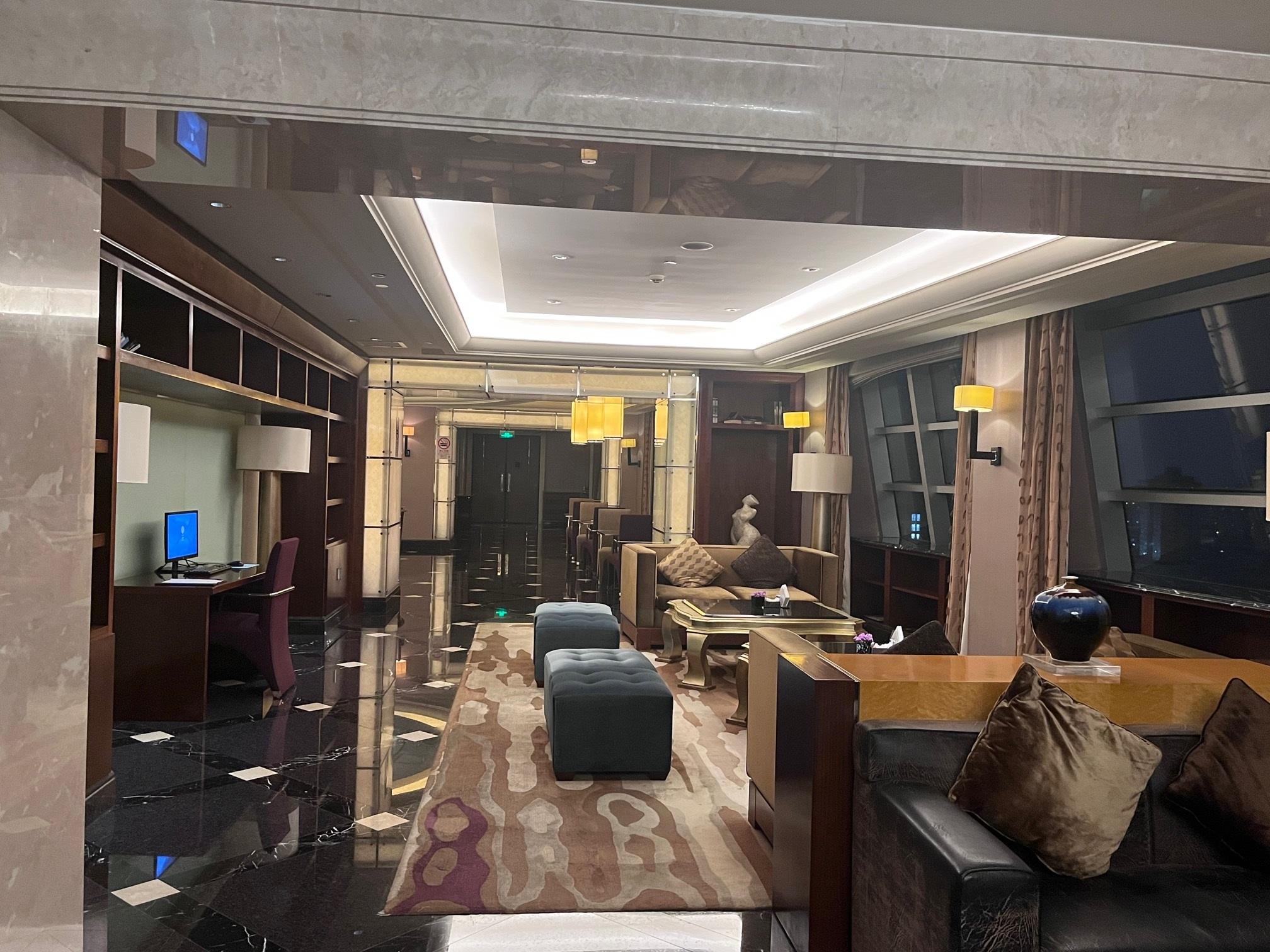 Crowne Plaza Shanghai Fudan Executive Club Lounge