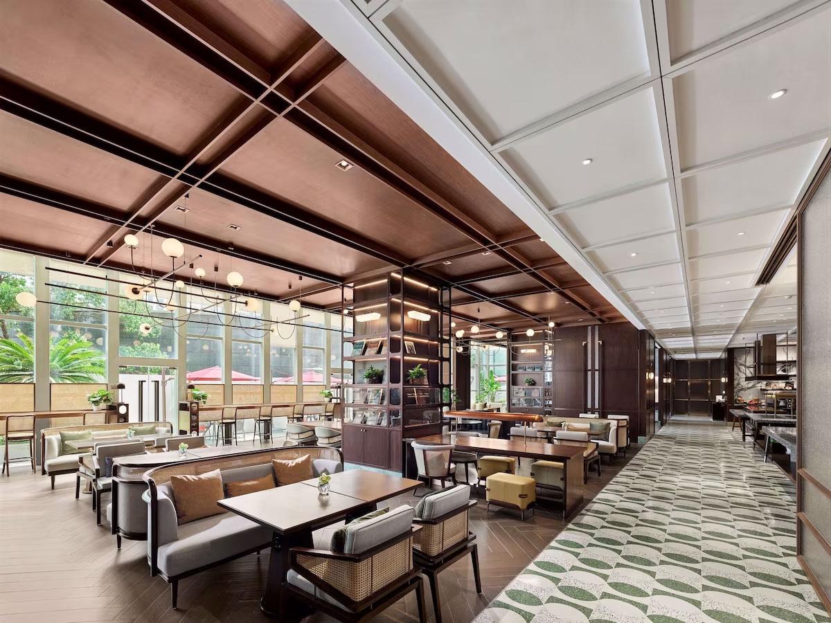 Hilton Shanghai Hongqiao Executive Club Lounge Overview