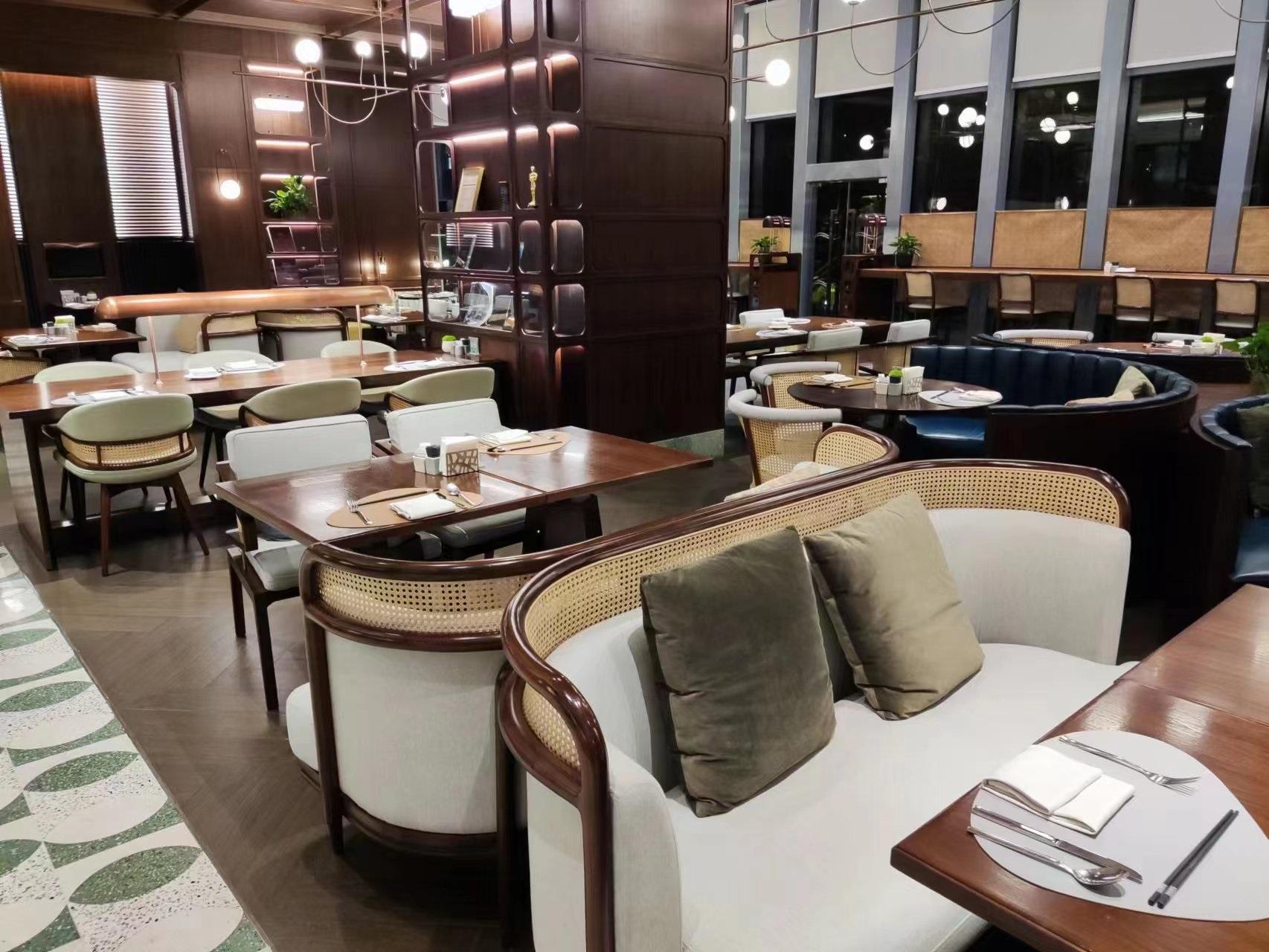 Hilton Shanghai Hongqiao Executive Club Lounge Table Seating