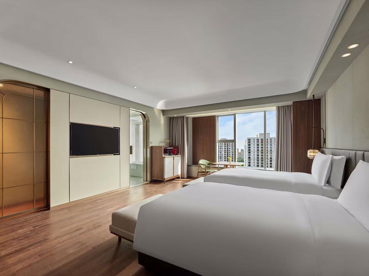 Hilton Shanghai Hongqiao Executive Twin Bedroom