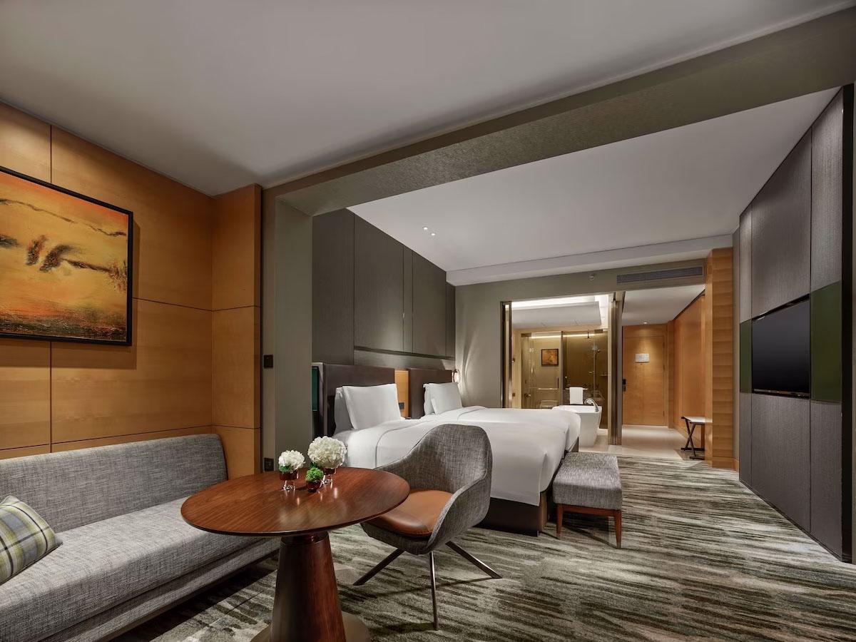 Hilton Shanghai Hongqiao Large King Bedroom