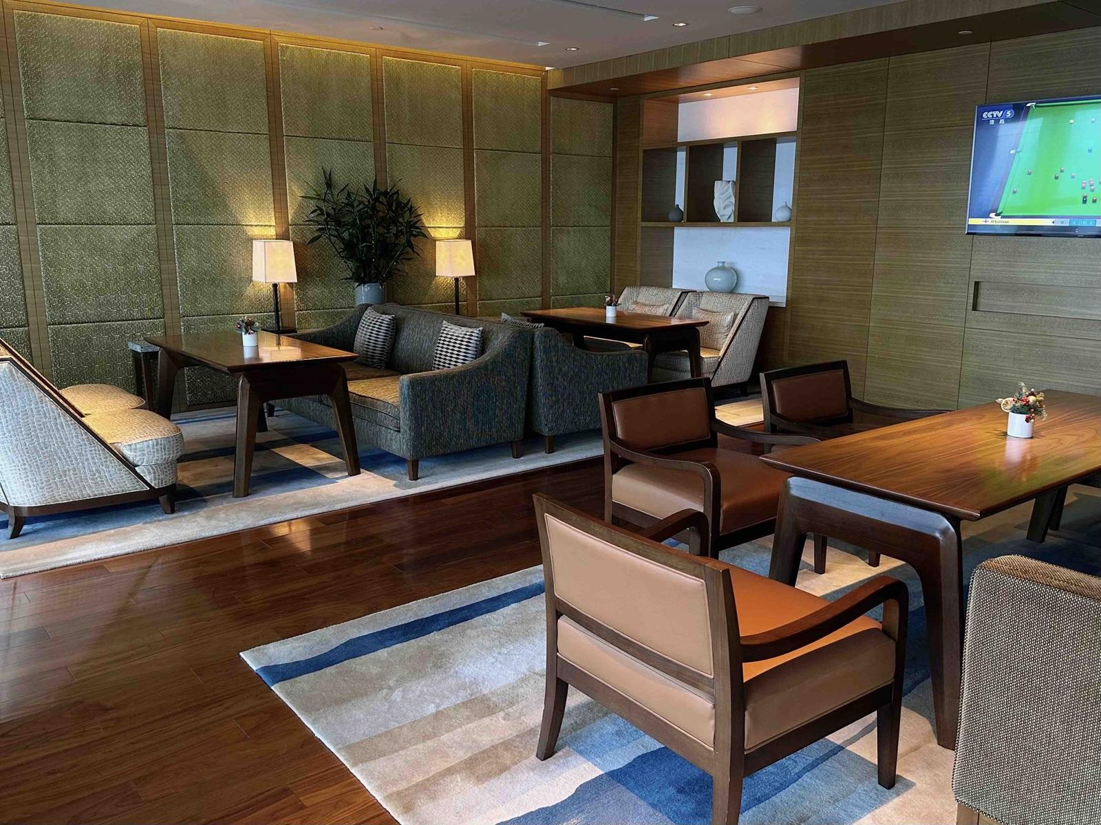 Hyatt Regency Shanghai, Wujiaochang Executive Club Lounge Table Seating