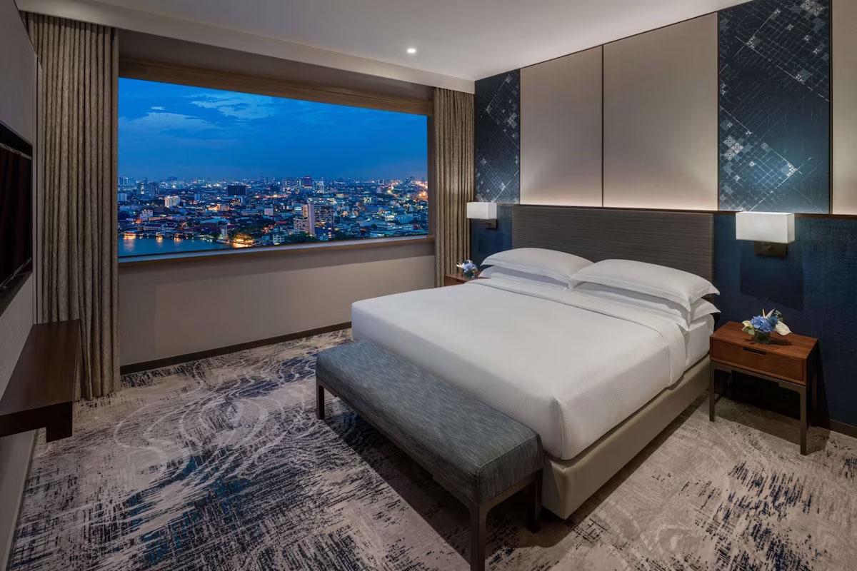 Millennium Hilton Bangkok King Bedroom View