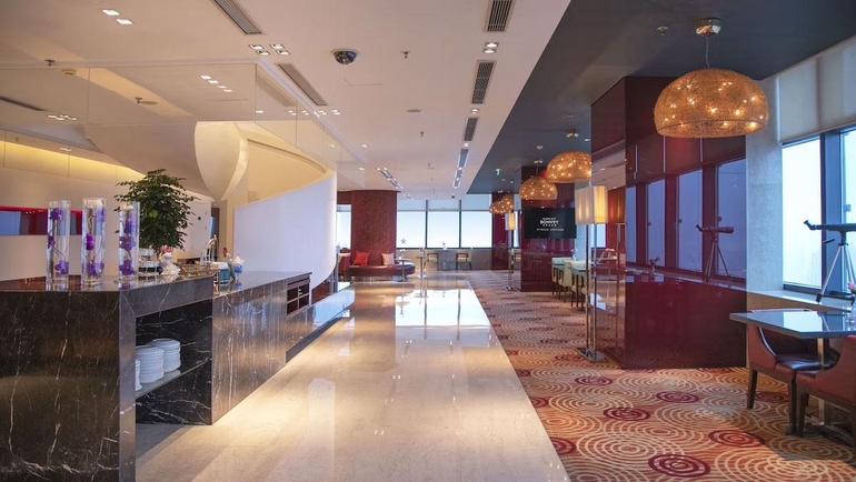 Renaissance Shanghai Zhongshan Park Hotel Executive Club Lounge