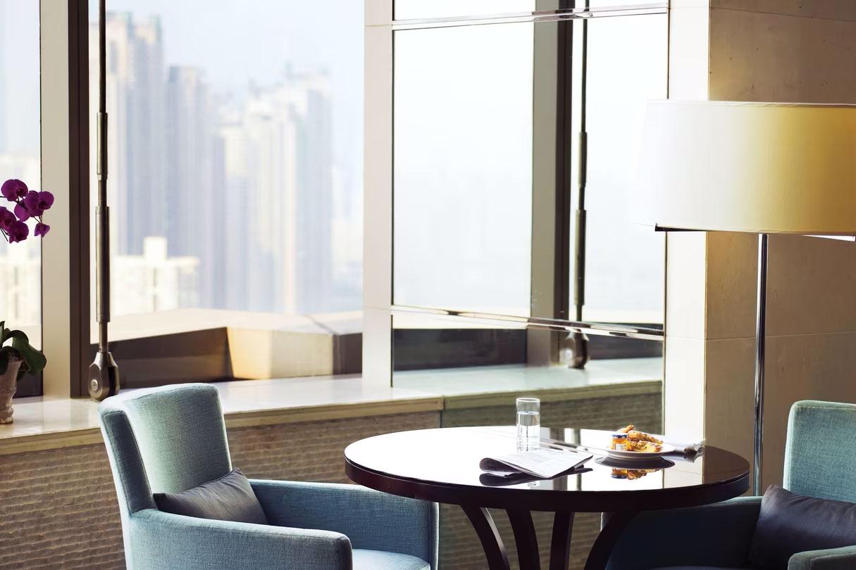 Sheraton Grand Shanghai Pudong Hotel Executive Club Lounge Table Seating