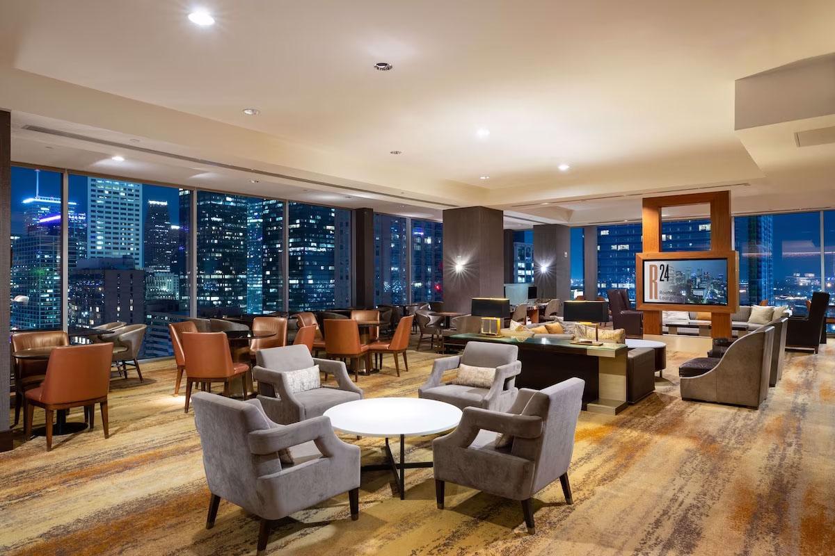 Hilton Americas-Houston Executive Club Lounge Overview