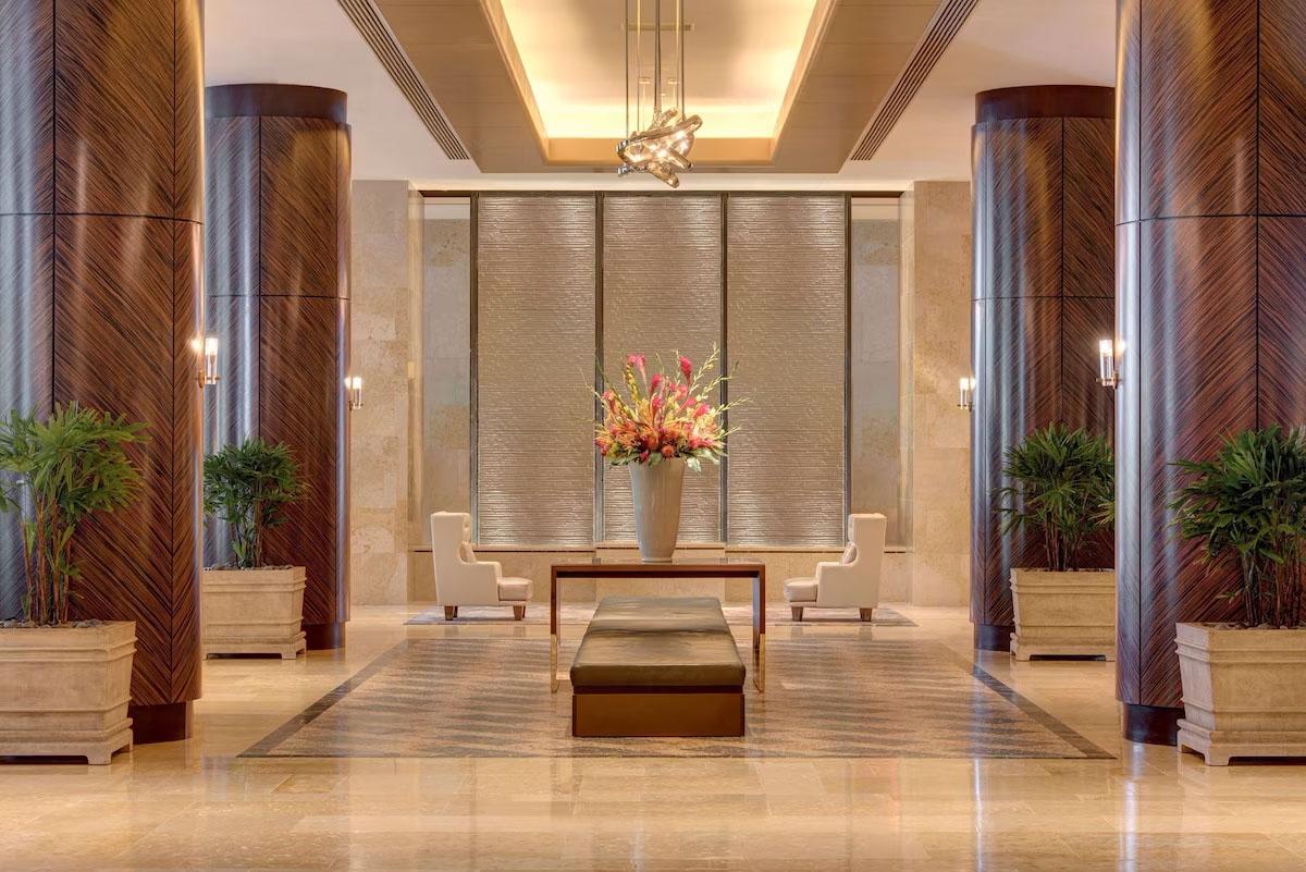 Hilton Americas-Houston Lobby