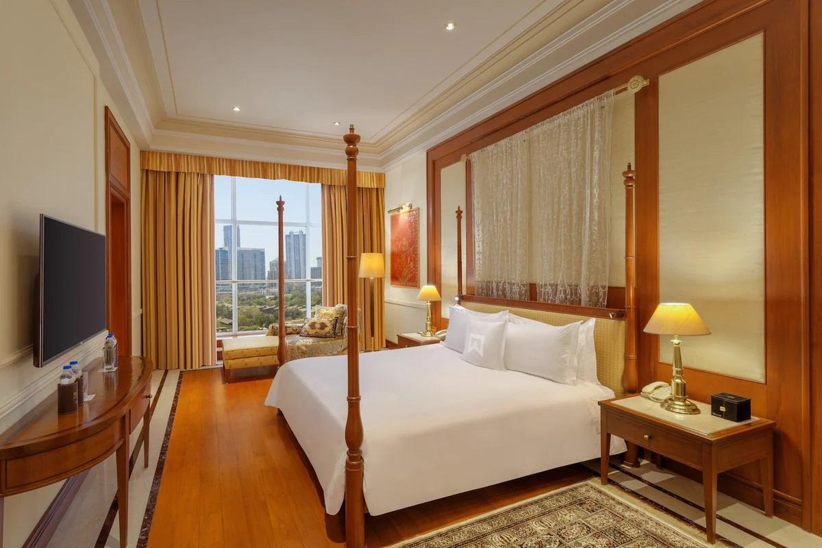 ITC Grand Central, Mumbai Four Poster Bed