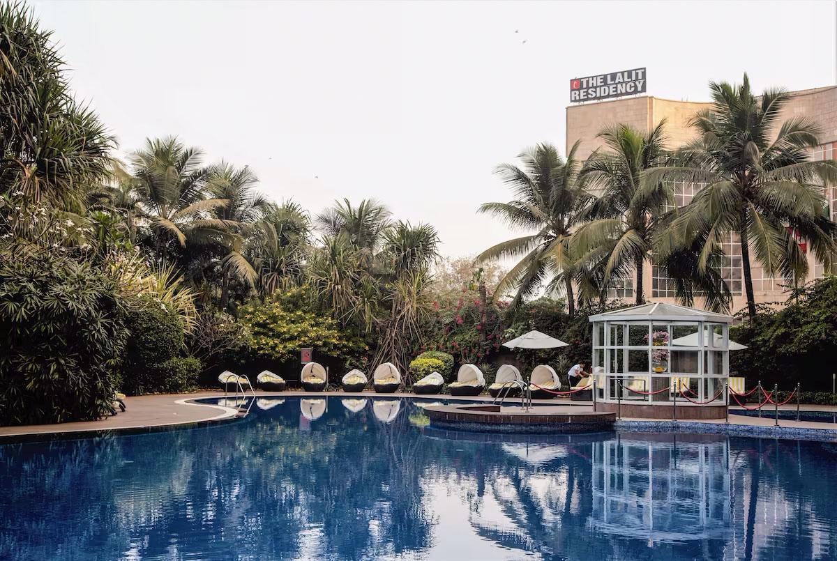 The LaLiT Mumbai Exterior With Swimming Pool