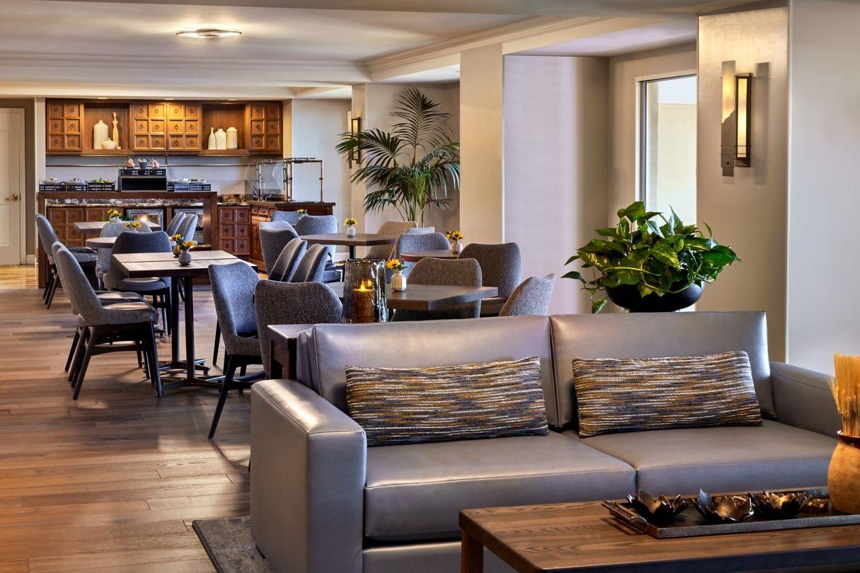 JW Marriott Phoenix Desert Ridge Resort & Spa Executive Club Lounge Sofa Seating