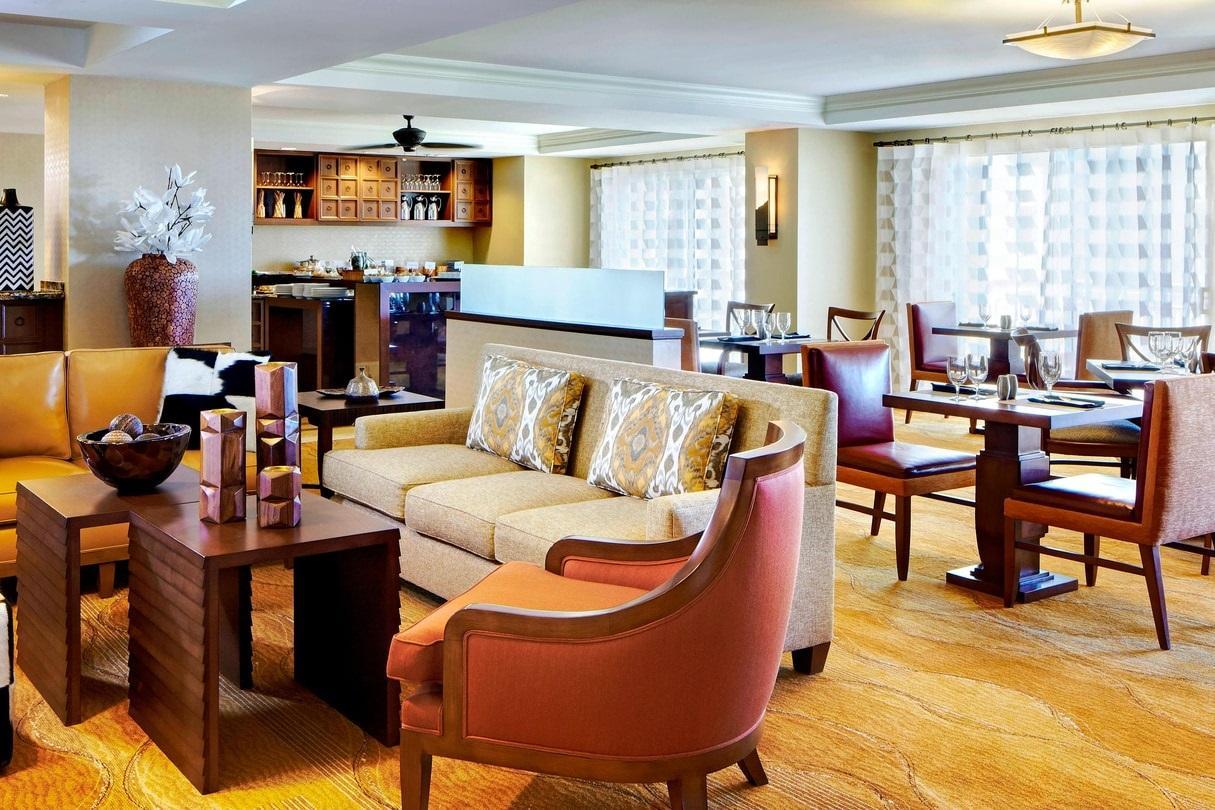 JW Marriott Phoenix Desert Ridge Resort & Spa Executive Club Lounge Sofas
