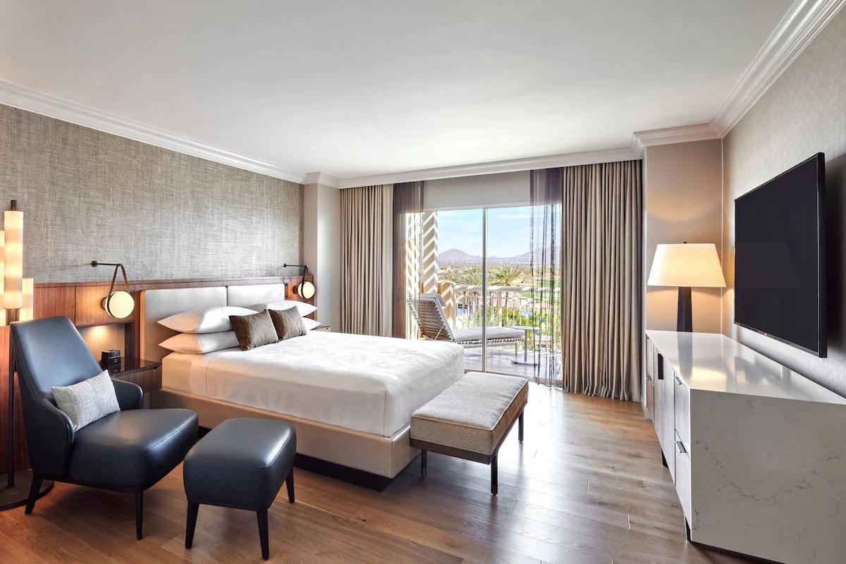 JW Marriott Phoenix Desert Ridge Resort & Spa King Bedroom
