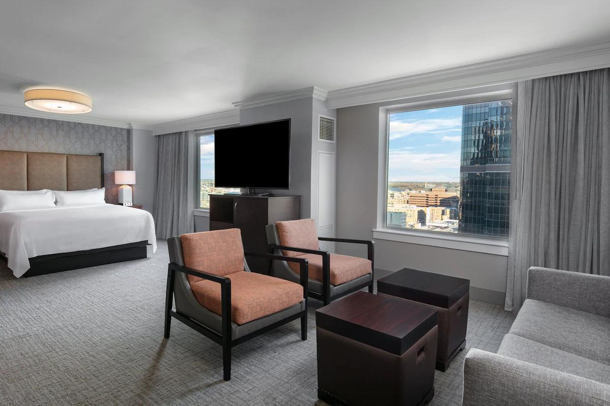Philadelphia Marriott Downtown Suite