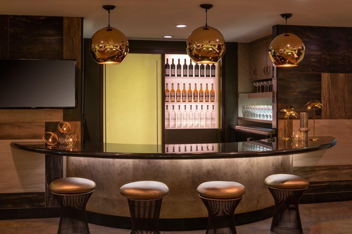 Renaissance Phoenix Downtown Hotel Executive Club Lounge Bar Area